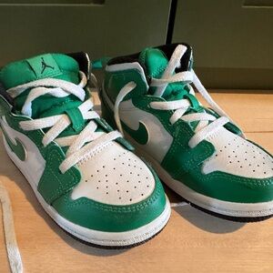 Nike Kids Sneakers in Green and White